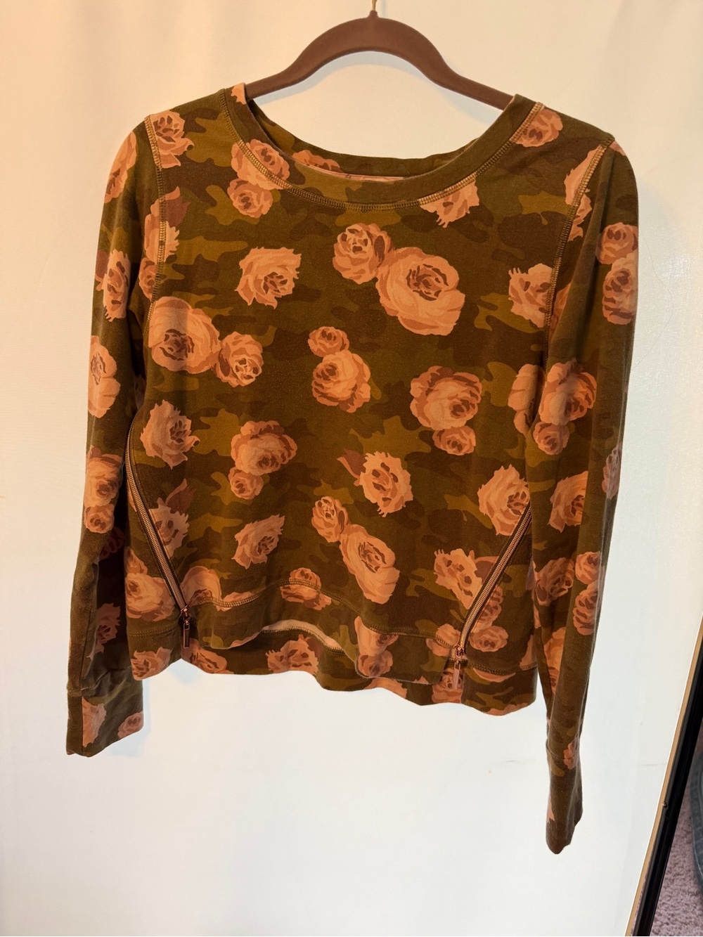 Stella & Dot Women's Olive Green Floral Camo Long-Sleeve Top size M